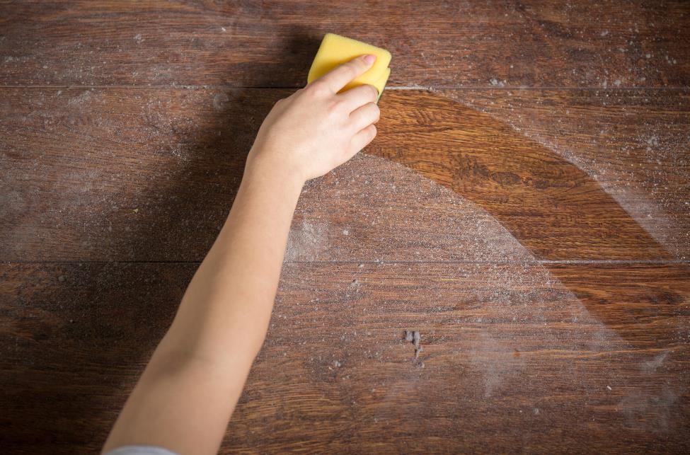 remove dust from wood